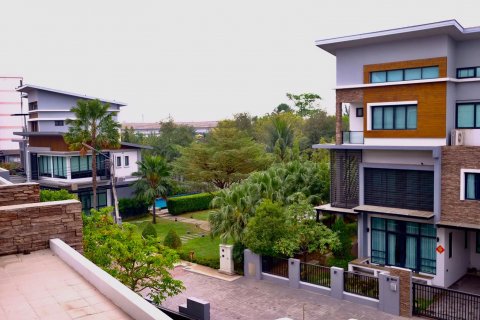 Chalet de 7 dormitorios en Bangkok, Tailandia № 133778 - foto 12