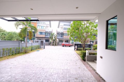 Chalet de 7 dormitorios en Bangkok, Tailandia № 133778 - foto 11
