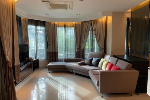 Chalet de 4 dormitorios en Prawet, Bangkok, Tailandia № 133775 - foto 2