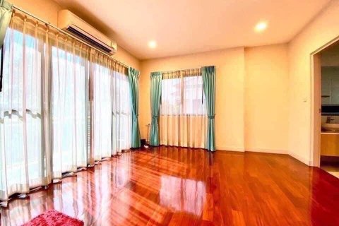 Chalet de 4 dormitorios en Bangkok, Tailandia № 133780 - foto 14