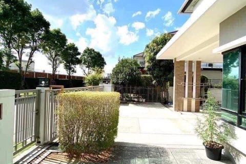 Chalet de 4 dormitorios en Bangkok, Tailandia № 133780 - foto 5