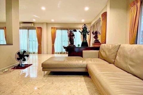 Chalet de 4 dormitorios en Bangkok, Tailandia № 133780 - foto 11