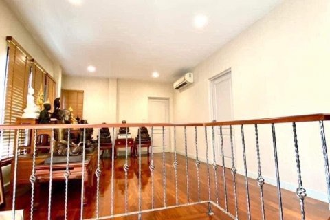 Chalet de 4 dormitorios en Bangkok, Tailandia № 133780 - foto 9
