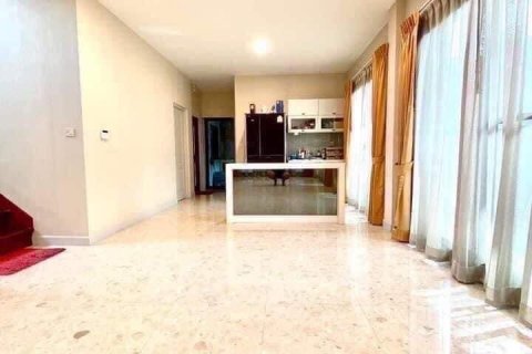 Chalet de 4 dormitorios en Bangkok, Tailandia № 133780 - foto 7