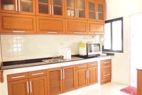 Chalet de 4 dormitorios en Bangkok, Tailandia № 133780 - foto 12