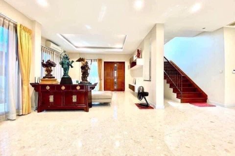 Chalet de 4 dormitorios en Bangkok, Tailandia № 133780 - foto 6