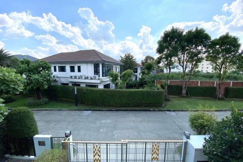 Chalet de 4 dormitorios en Bangkok, Tailandia № 133780 - foto 16