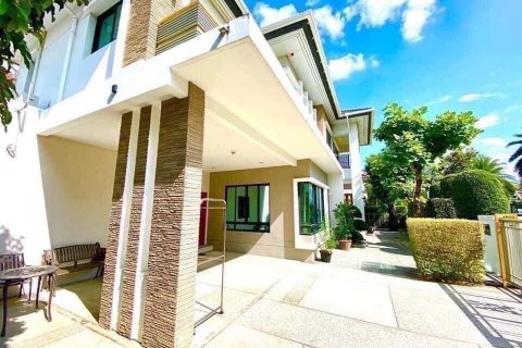Chalet de 4 dormitorios en Bangkok, Tailandia № 133780 - foto 3