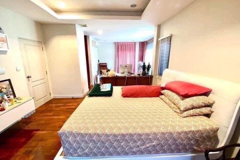 Chalet de 4 dormitorios en Bangkok, Tailandia № 133780 - foto 15