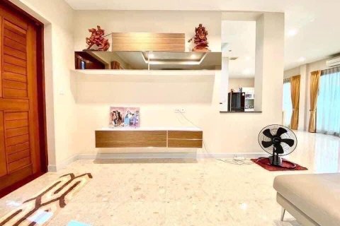 Chalet de 4 dormitorios en Bangkok, Tailandia № 133780 - foto 8