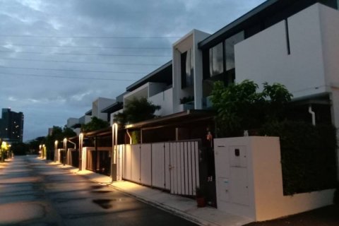 Chalet de 3 dormitorios en Bang Phli Yai, Tailandia № 133774 - foto 17