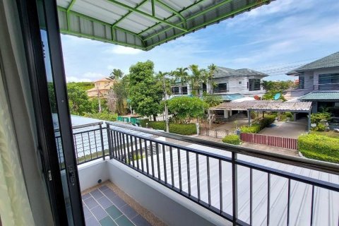 Casa de 3 dormitorios en Pattaya, Tailandia № 65199 - foto 25