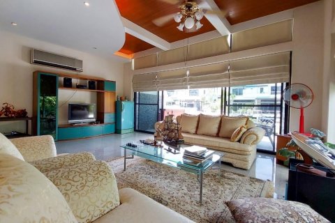 Casa de 3 dormitorios en Pattaya, Tailandia № 65199 - foto 8