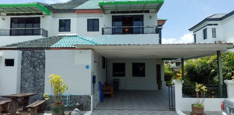 Casa de 3 dormitorios en Pattaya, Tailandia № 65199