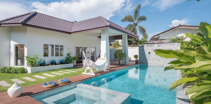 Casa de 4 dormitorios en Pattaya, Tailandia № 65200