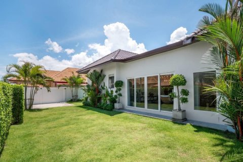 Casa de 4 dormitorios en Pattaya, Tailandia № 65200 - foto 2