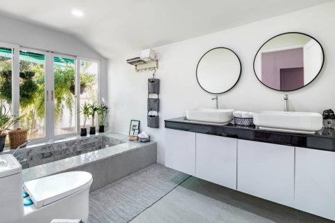 Casa de 4 dormitorios en Pattaya, Tailandia № 65200 - foto 4