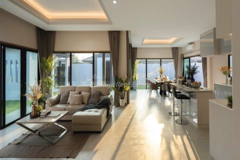 Casa de 3 dormitorios en Pattaya, Tailandia № 113553 - foto 5