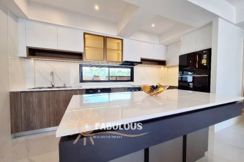 Villa in Rawai, Thailand 3 bedrooms № 179291 - photo 17