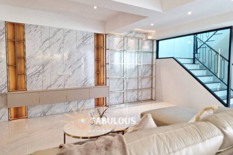 Villa in Rawai, Thailand 3 bedrooms № 179291 - photo 13