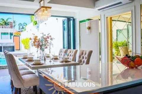 Villa in Rawai, Thailand 3 bedrooms № 179291 - photo 2