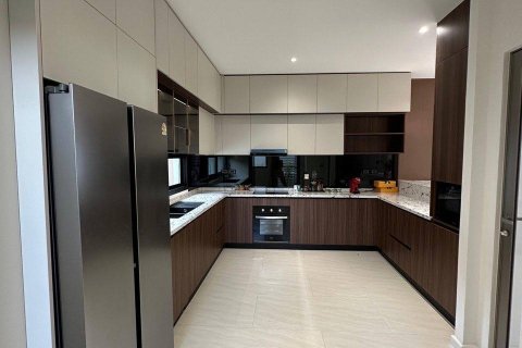 Chalet de 4 dormitorios en Pattaya, Tailandia № 173955 - foto 15