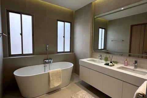 Chalet de 4 dormitorios en Pattaya, Tailandia № 173955 - foto 27