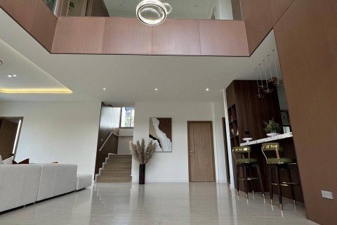 Chalet de 4 dormitorios en Pattaya, Tailandia № 173955 - foto 11