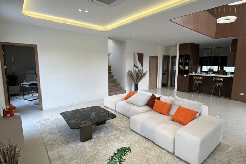Chalet de 4 dormitorios en Pattaya, Tailandia № 173955 - foto 8