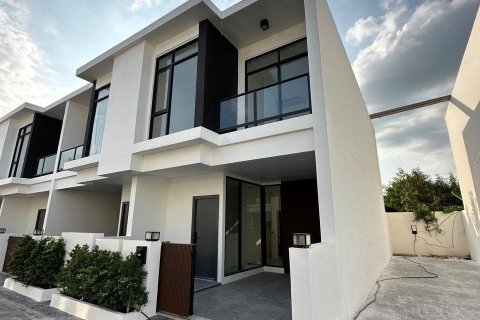 Chalet de 4 dormitorios en Pattaya, Tailandia № 173954 - foto 3