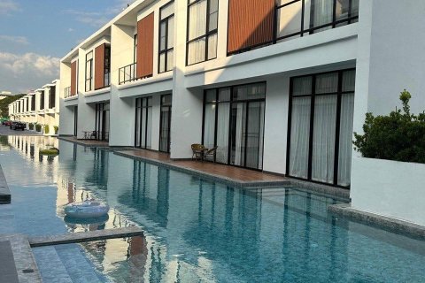 Villa in Pattaya, Thailand 4 bedrooms № 173954