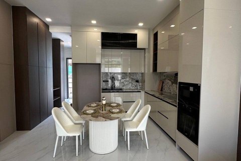 Chalet de 4 dormitorios en Pattaya, Tailandia № 173954 - foto 6