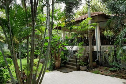 Casa de 4 dormitorios en Pattaya, Tailandia № 202747 - foto 4