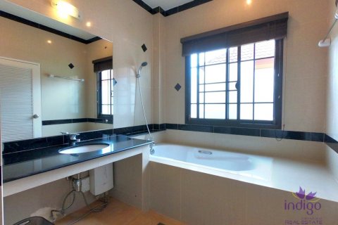 Casa de 4 dormitorios en Saraphi, Tailandia № 55377 - foto 11