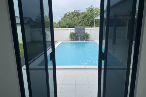 Chalet de 4 dormitorios en Prachuap Khiri Khan, Tailandia № 146801 - foto 9