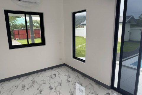 Chalet de 4 dormitorios en Prachuap Khiri Khan, Tailandia № 146801 - foto 8