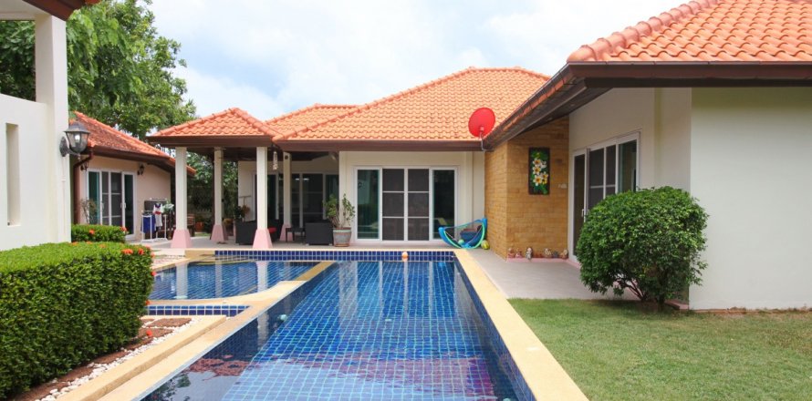 Casa de 4 dormitorios en Pattaya, Tailandia № 66461