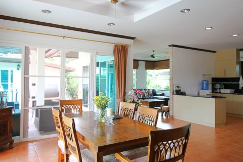 Casa de 4 dormitorios en Pattaya, Tailandia № 66461 - foto 5