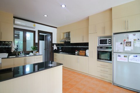 Casa de 4 dormitorios en Pattaya, Tailandia № 66461 - foto 3