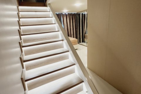 Condo in Bangkok, Thailand, 4 bedrooms  № 156320 - photo 8