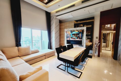 Condo in Bangkok, Thailand, 4 bedrooms  № 156320 - photo 2