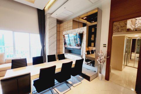Condo in Bangkok, Thailand, 4 bedrooms  № 156320 - photo 3