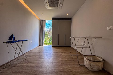 Chalet de 3 dormitorios en Phuket, Tailandia № 170658 - foto 23