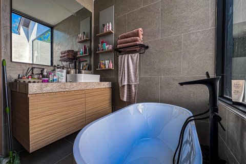 Chalet de 3 dormitorios en Phuket, Tailandia № 170658 - foto 30