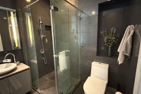 Кондоминиум с 2 спальнями в Банг Раке, Бангкок, Таиланд № 170662 - фото 5