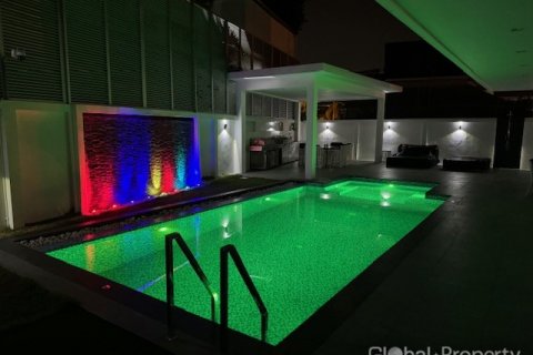 Casa de 6 dormitorios en Pattaya, Tailandia № 47350 - foto 28