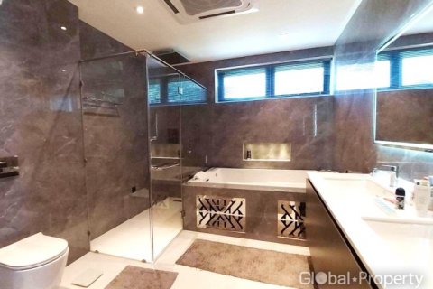 Casa de 6 dormitorios en Pattaya, Tailandia № 47350 - foto 12