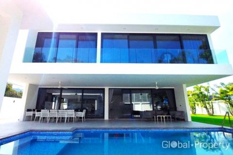 Casa de 6 dormitorios en Pattaya, Tailandia № 47350 - foto 8