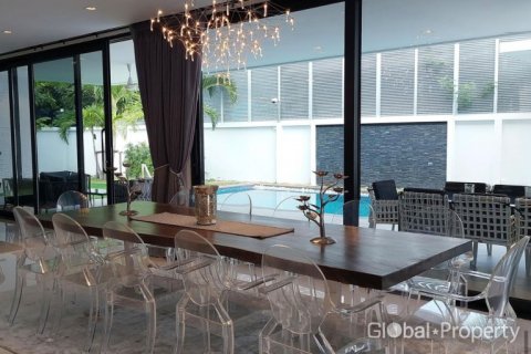 Casa de 6 dormitorios en Pattaya, Tailandia № 47350 - foto 23
