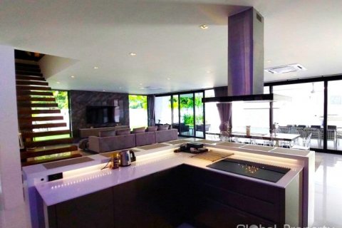 Casa de 6 dormitorios en Pattaya, Tailandia № 47350 - foto 4